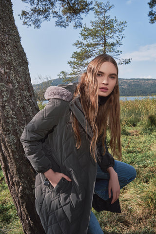 Kürk Detaylı Kapüşonlu Uzun Şişme Füme Mont 12765