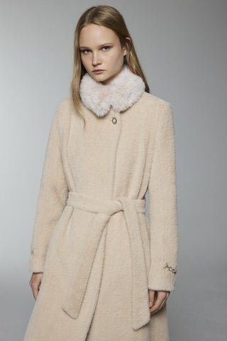 Kürk Yaka Kuşaklı Uzun Manto