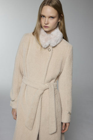 Kürk Yaka Kuşaklı Uzun Manto