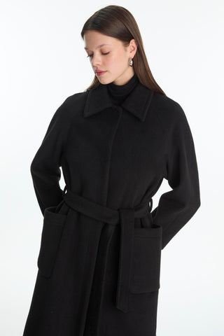 Cep Detaylı Kuşaklı Siyah Kaban 13829