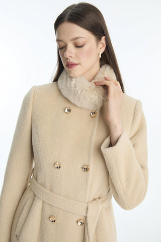 Kürk Yaka Düğme Ve Kuşak Detaylı