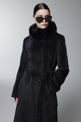 Kürk Yaka Düğme Ve Kuşak Detaylı