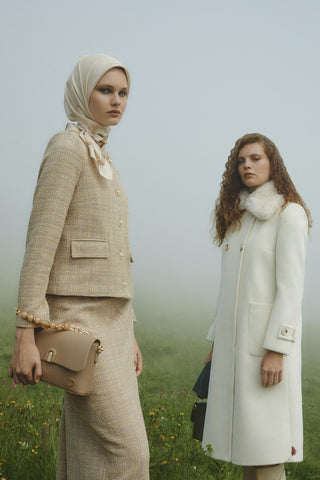 Yuvarlak Yaka Düğme Detaylı Ikili