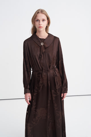 Broşlu Fularlı Yaka Çiçek Desenli