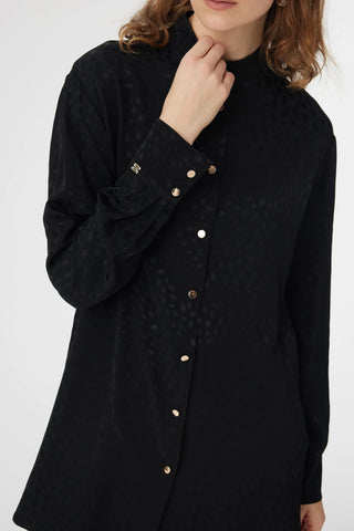 Hakim Yaka Düğmeli Desenli Siyah Gömlek 0124