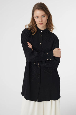 Hakim Yaka Düğmeli Desenli Siyah Gömlek 0124