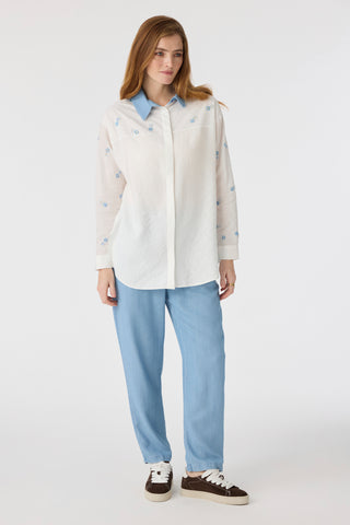 Nakış Detaylı Mavi Yakalı Gömlek Ekru Gömlek 0132