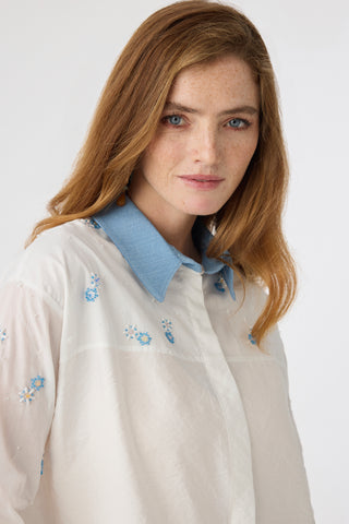 Nakış Detaylı Mavi Yakalı Gömlek Ekru Gömlek 0132