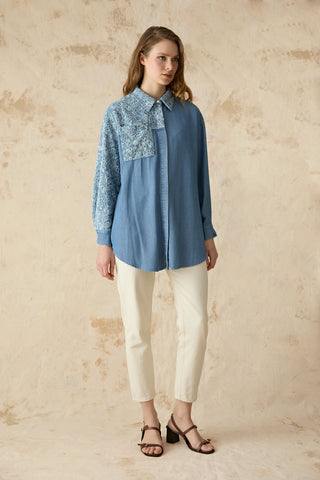 Dantel Detaylı Asimetrik Dokulu Mavi Gömlek 0133