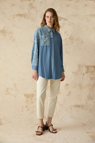 Dantel Detaylı Asimetrik Dokulu Mavi Gömlek 0133