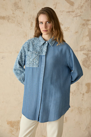 Dantel Detaylı Asimetrik Dokulu Mavi Gömlek 0133