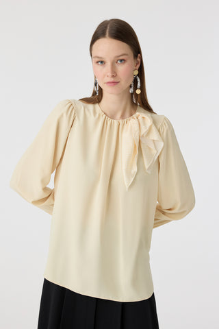 Puantiye Fularlı Pilise Detaylı Butter Bluz 0142