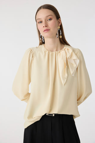 Puantiye Fularlı Pilise Detaylı Butter Bluz 0142