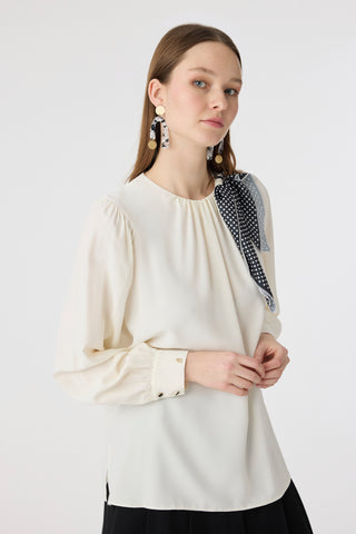 Puantiye Fularlı Pilise Detaylı Ekru Bluz 0142