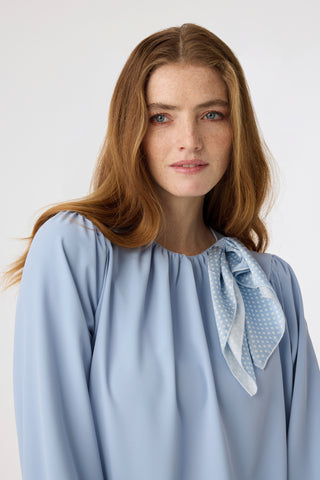 Puantiye Fularlı Pilise Detaylı Mavi Bluz 0142