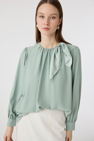 Puantiye Fularlı Pilise Detaylı Mint Bluz 0142