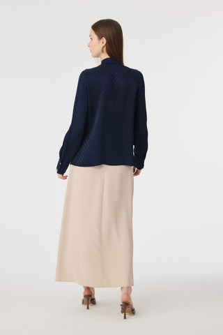 Dokulu Fular Detaylı Zarif Lacivert Gömlek 0143