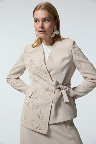 Kruvaze Yaka Kuşaklı Nakışlı Bej Takım 1538