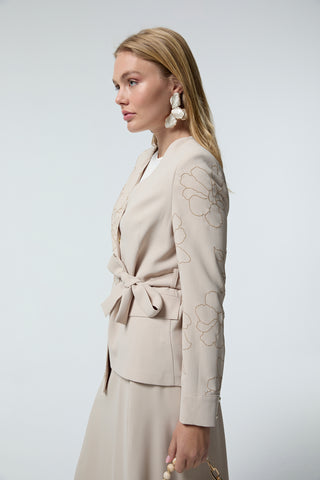 Kruvaze Yaka Kuşaklı Nakışlı Bej Takım 1538