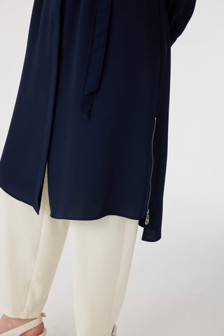 Biyeli Yaka Kuşaklı Akışkan Form Lacivert Tunik 1646