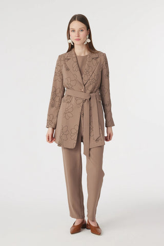 Kruvaze Yaka Kuşaklı Nakışlı Mocha Takım 1740