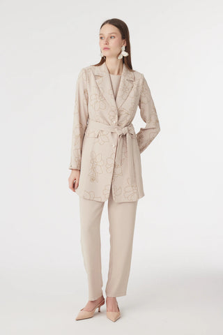 Kruvaze Yaka Kuşaklı Nakışlı Bej Takım 1740