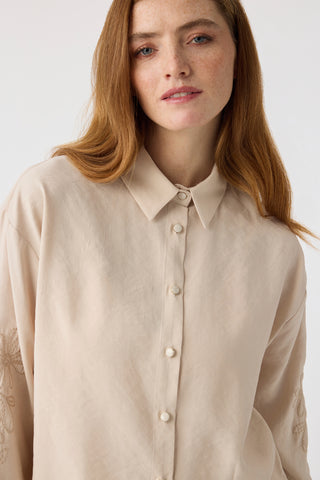 Düğmeli Nakış Detaylı Akıcı