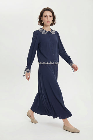 Nakış Detaylı Yuvarlak Yaka