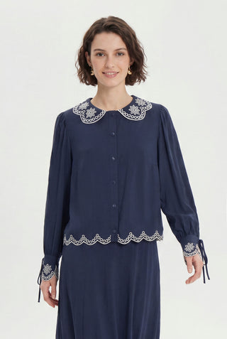 Nakış Detaylı Yuvarlak Yaka