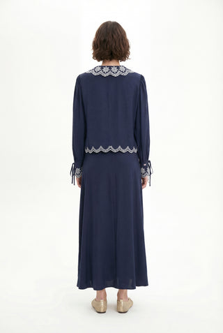 Nakış Detaylı Yuvarlak Yaka