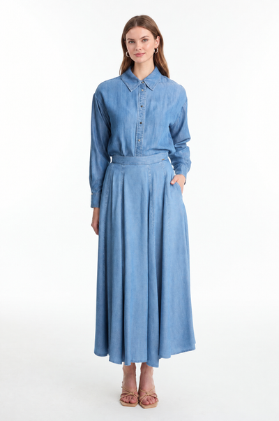High-Waisted Blue Denim Skirt with Pockets 0144