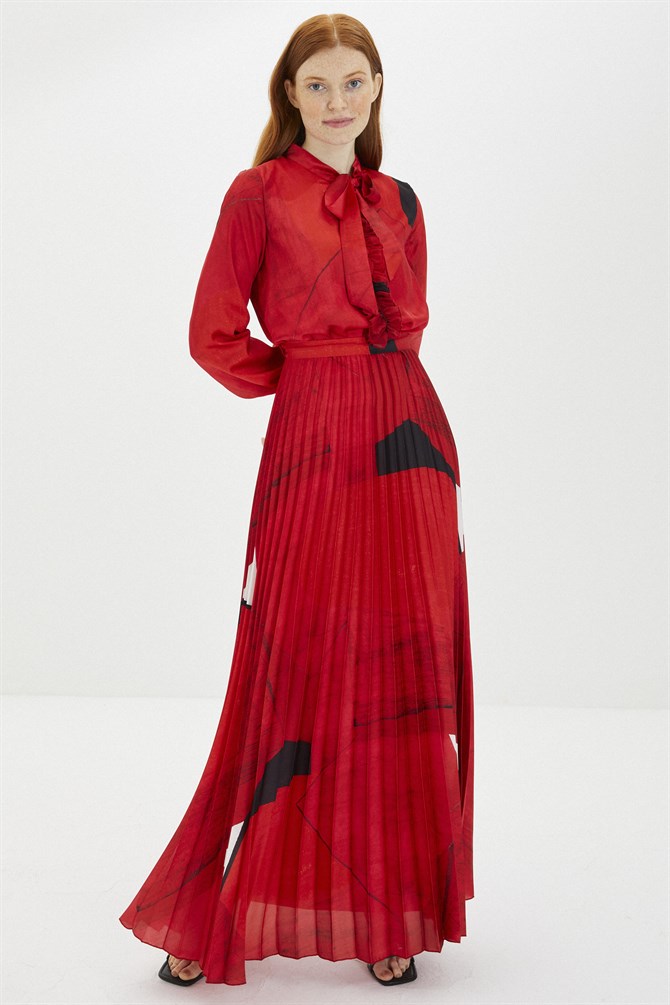 Fiyonk Detaylı Desenli Kırmızı Uzun Elbise